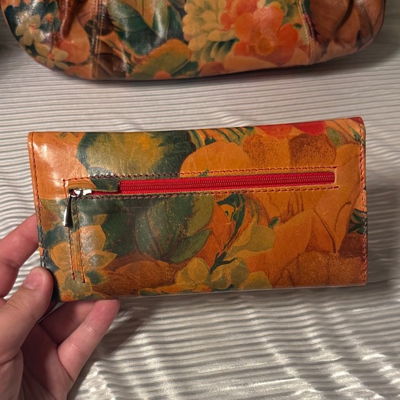 Mira Flores - Calfskin Leather Bag and Wallet Set - Picture 3 of 13